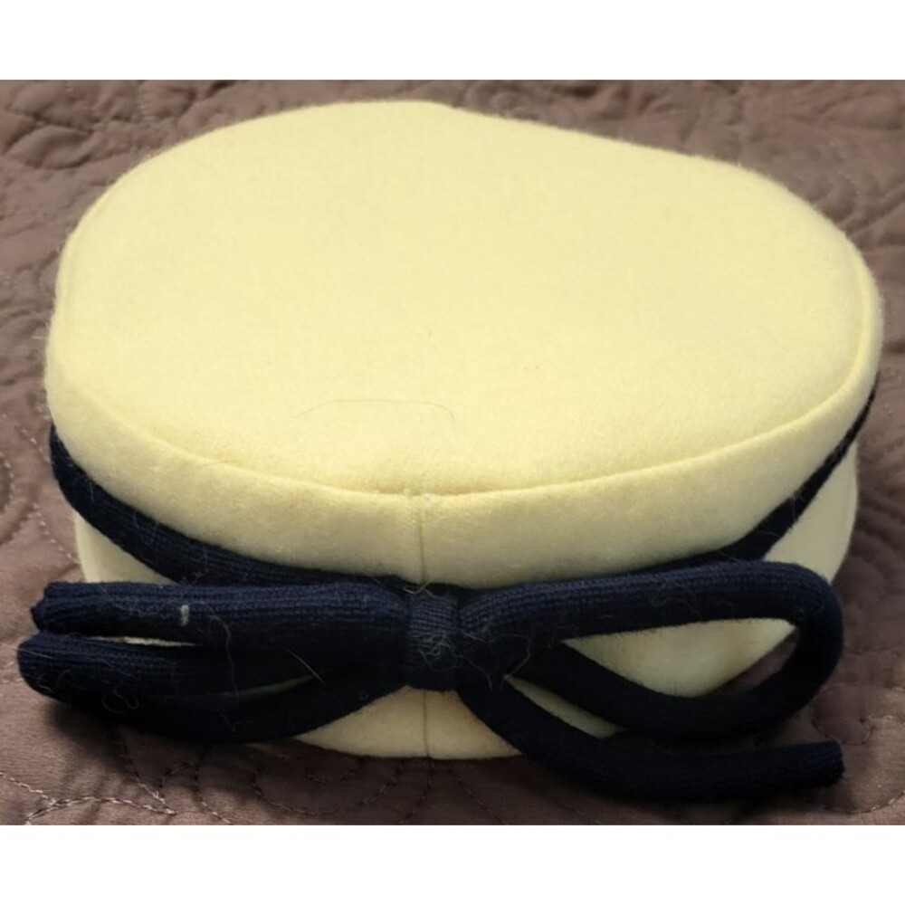 1940s Womens Handmade Ivory Pillbox Hat w/ Navy Bow & Trim Wool Tailored Elegant